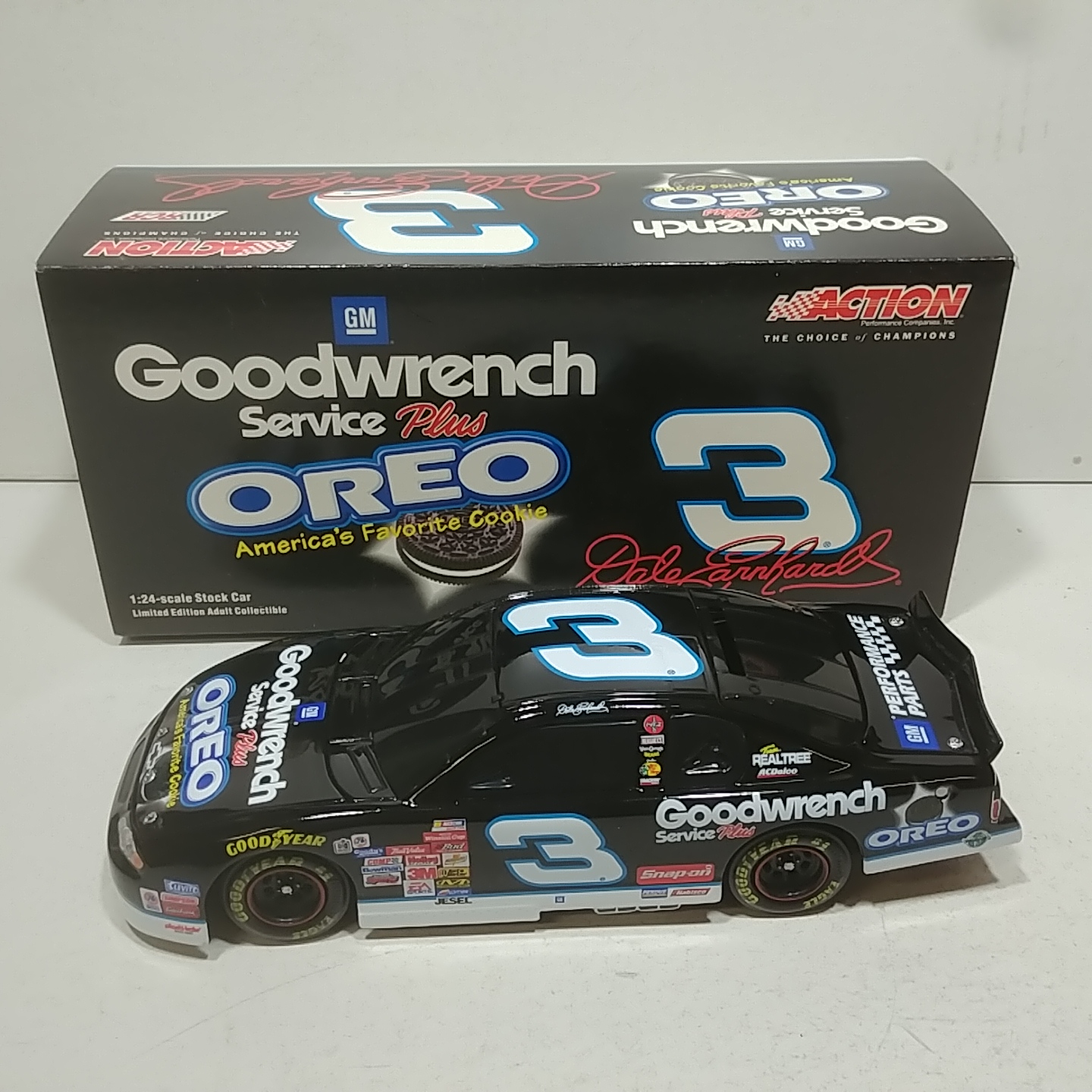 2001 Dale Earnhardt 1/24th Goodwrench "Oreo" ARC b/wb Monte Carlo