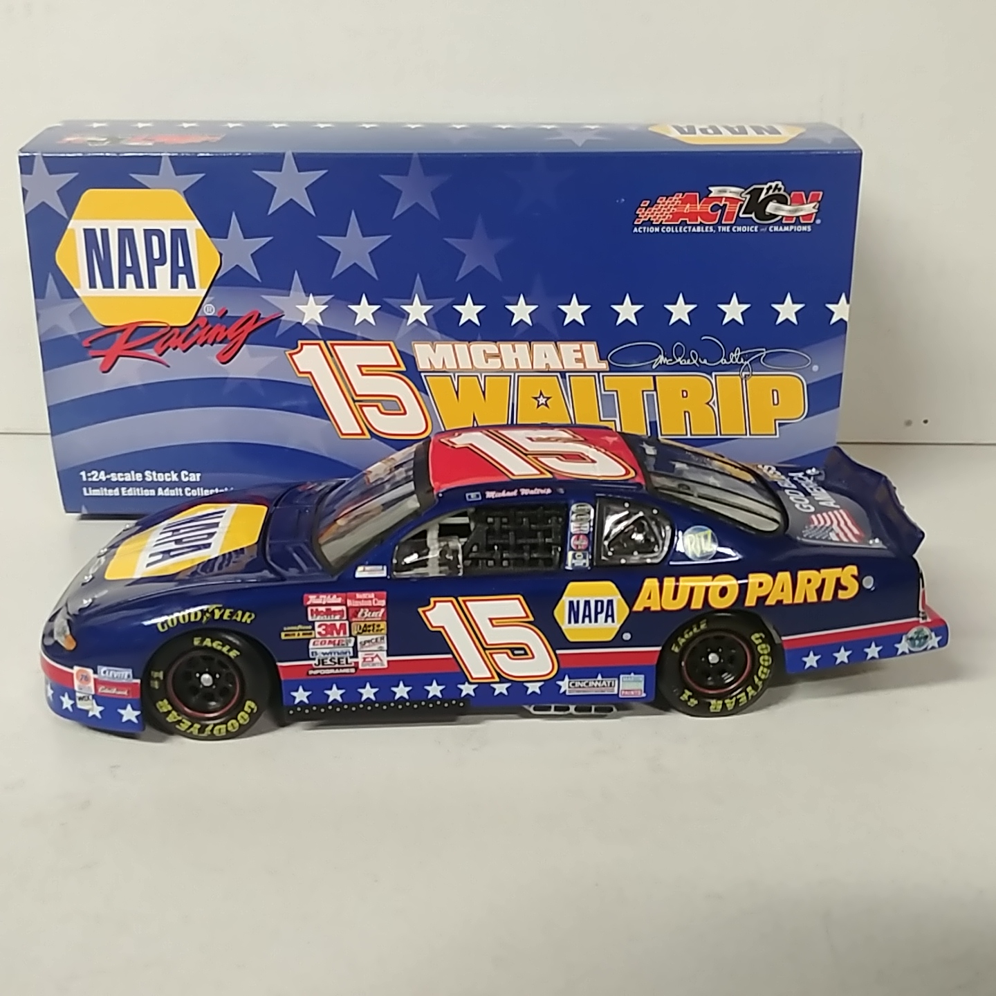 2002 Michael Waltrip 1/24th NAPA "Star and Stripes" c/w car