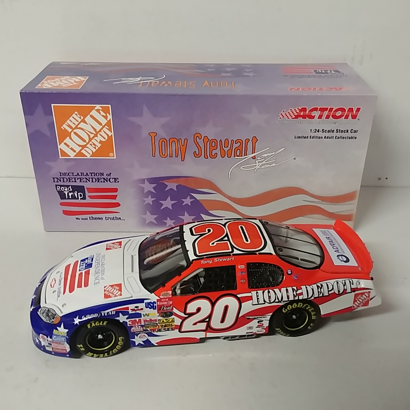 2003 Tony Stewart 1/24th Home Depot "Independence Day" c/w car