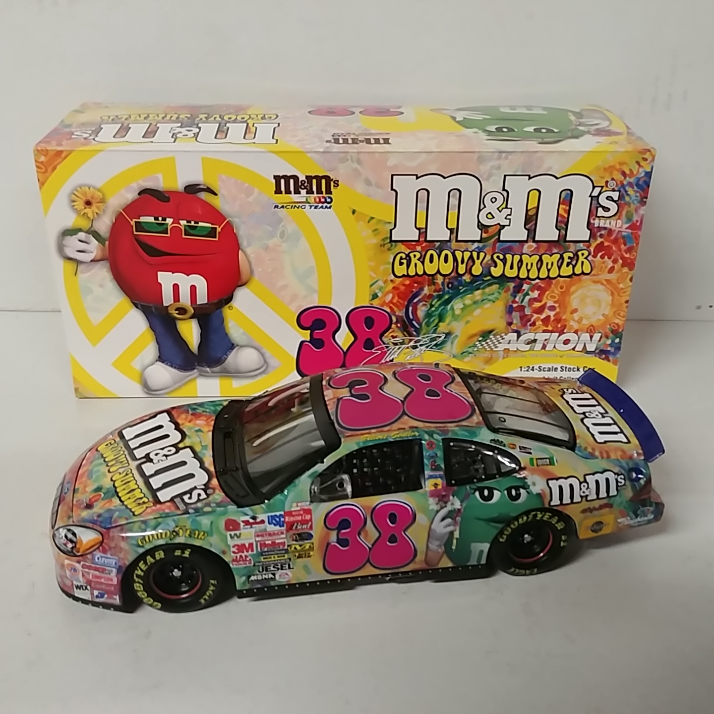 2003 Elliott Sadler 1/24th M&M's  "Groovy" c/w car