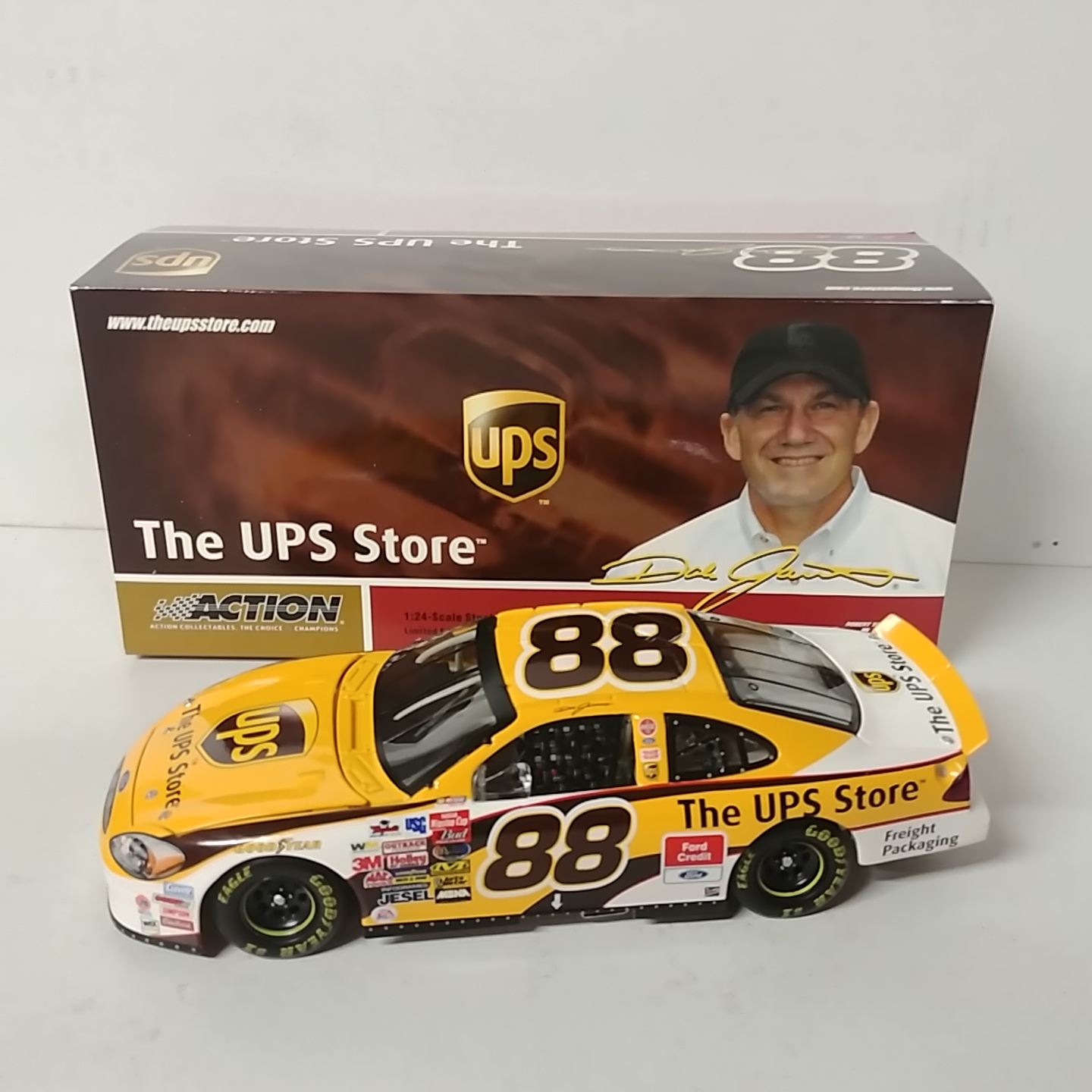 2003 Dale Jarrett 1/24th UPS "Store" c/w car