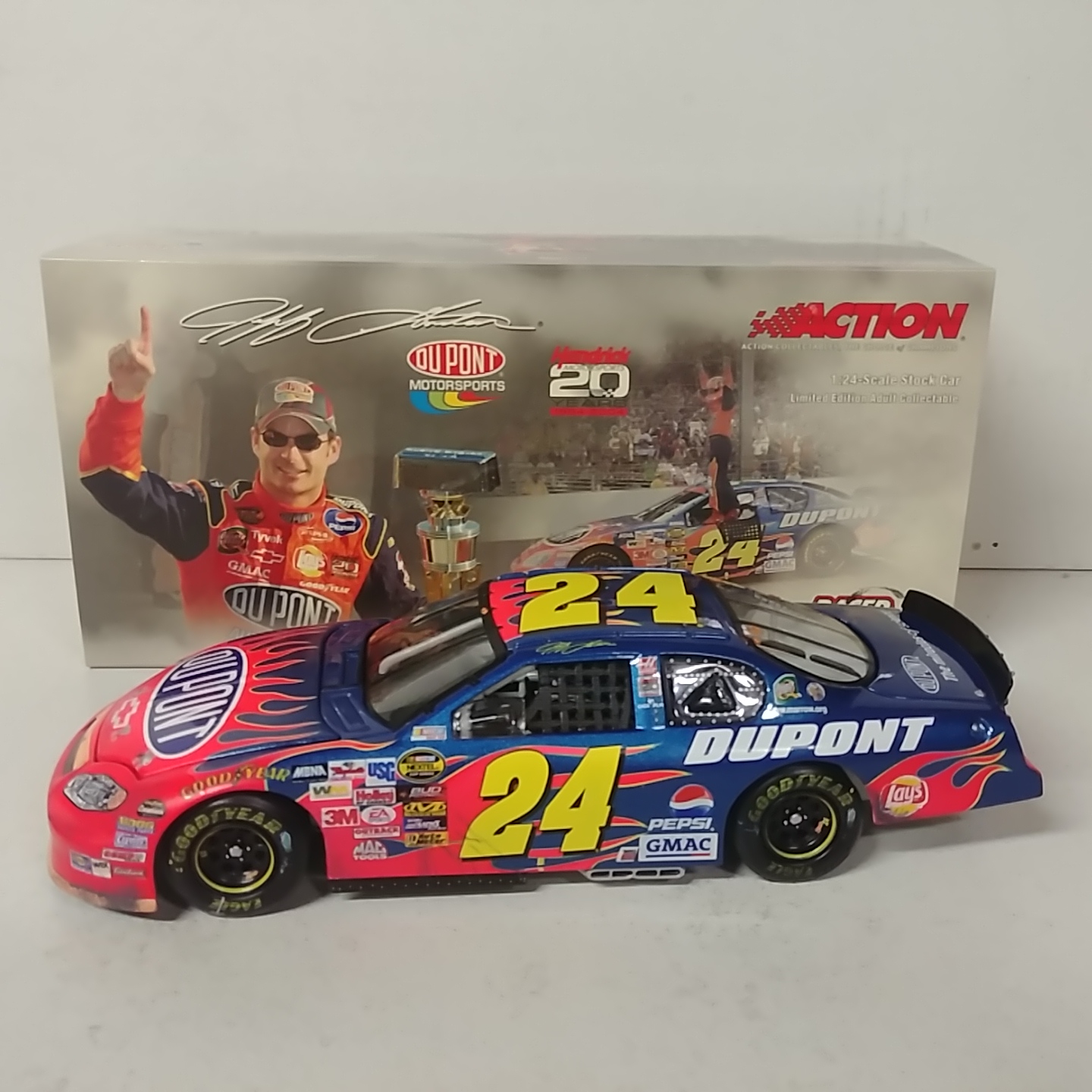 2004 Jeff Gordon 1/24th Dupont "Brickyard Win" c/w car