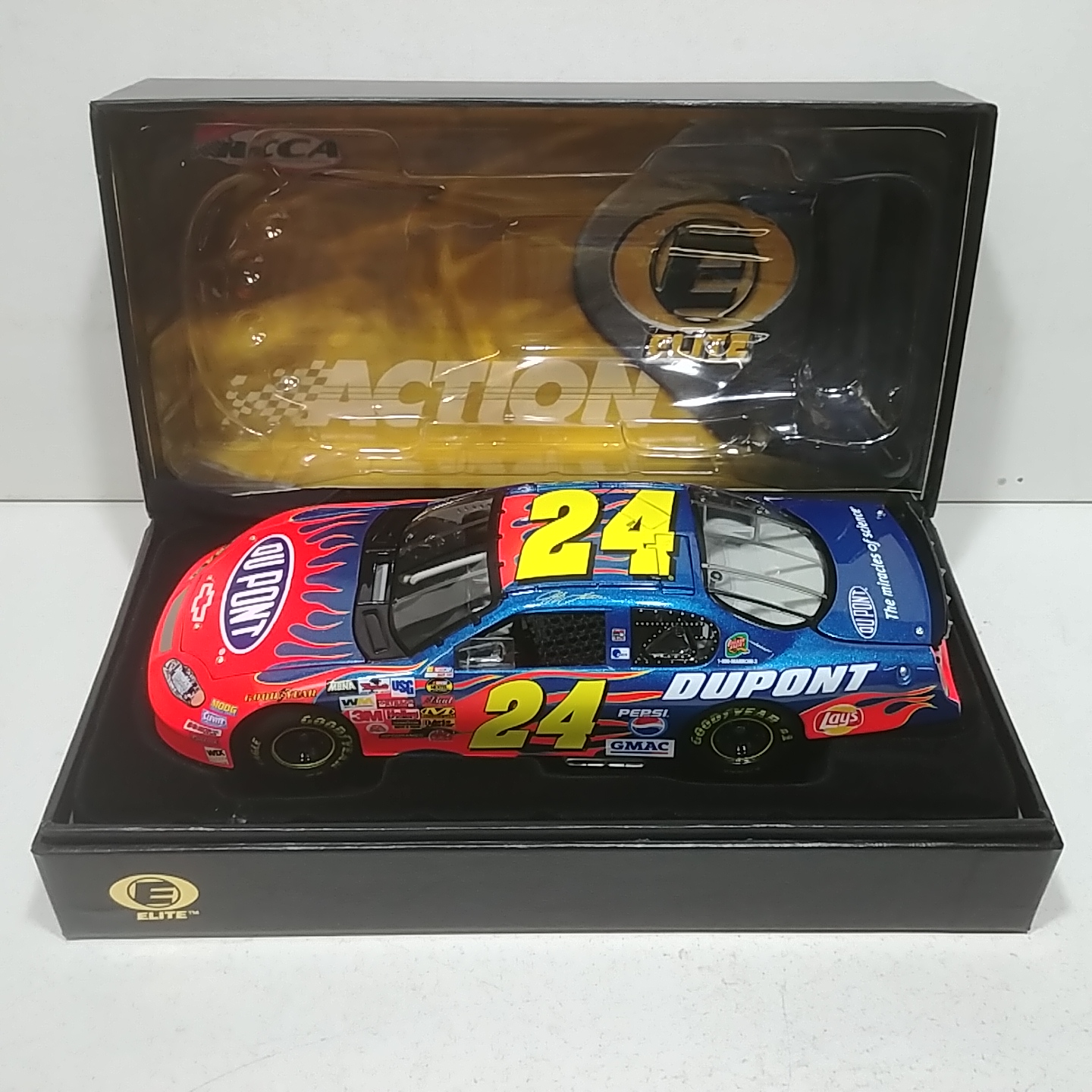 2004 Jeff Gordon 1/24th Dupont Elite Monte Carlo