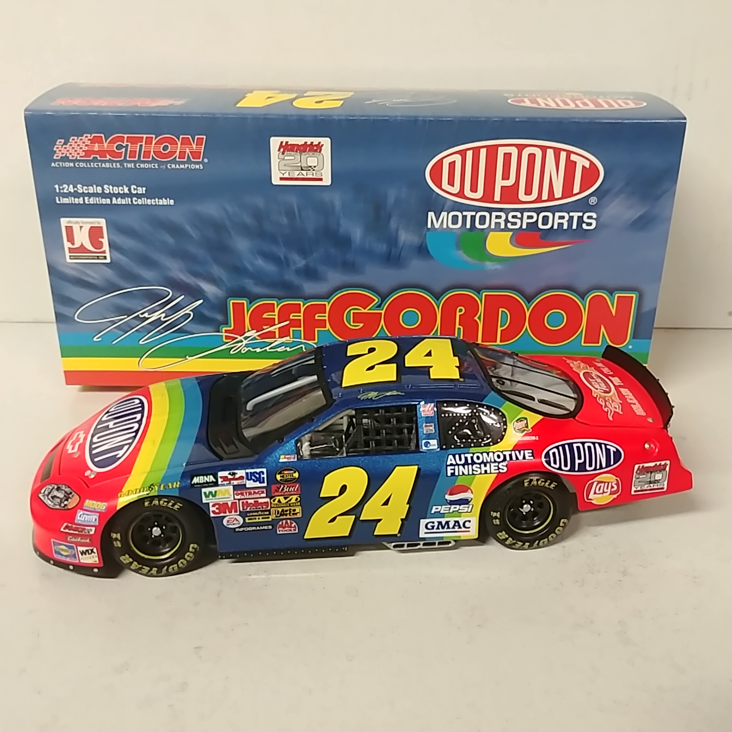 2004 Jeff Gordon 1/24th Dupont "Retro Rainbow" c/w car