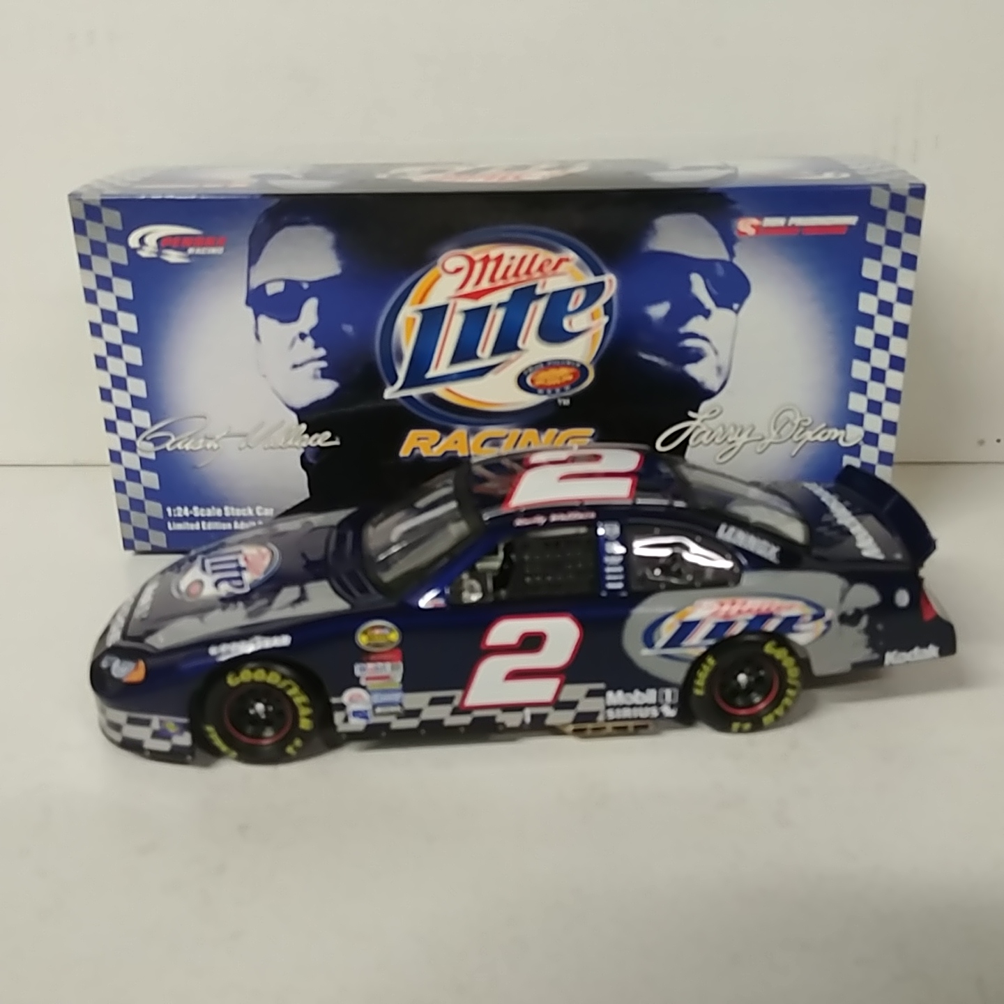 2004 Rusty Wallace 1/24th Miller Lite "Can Promotion" c/w car