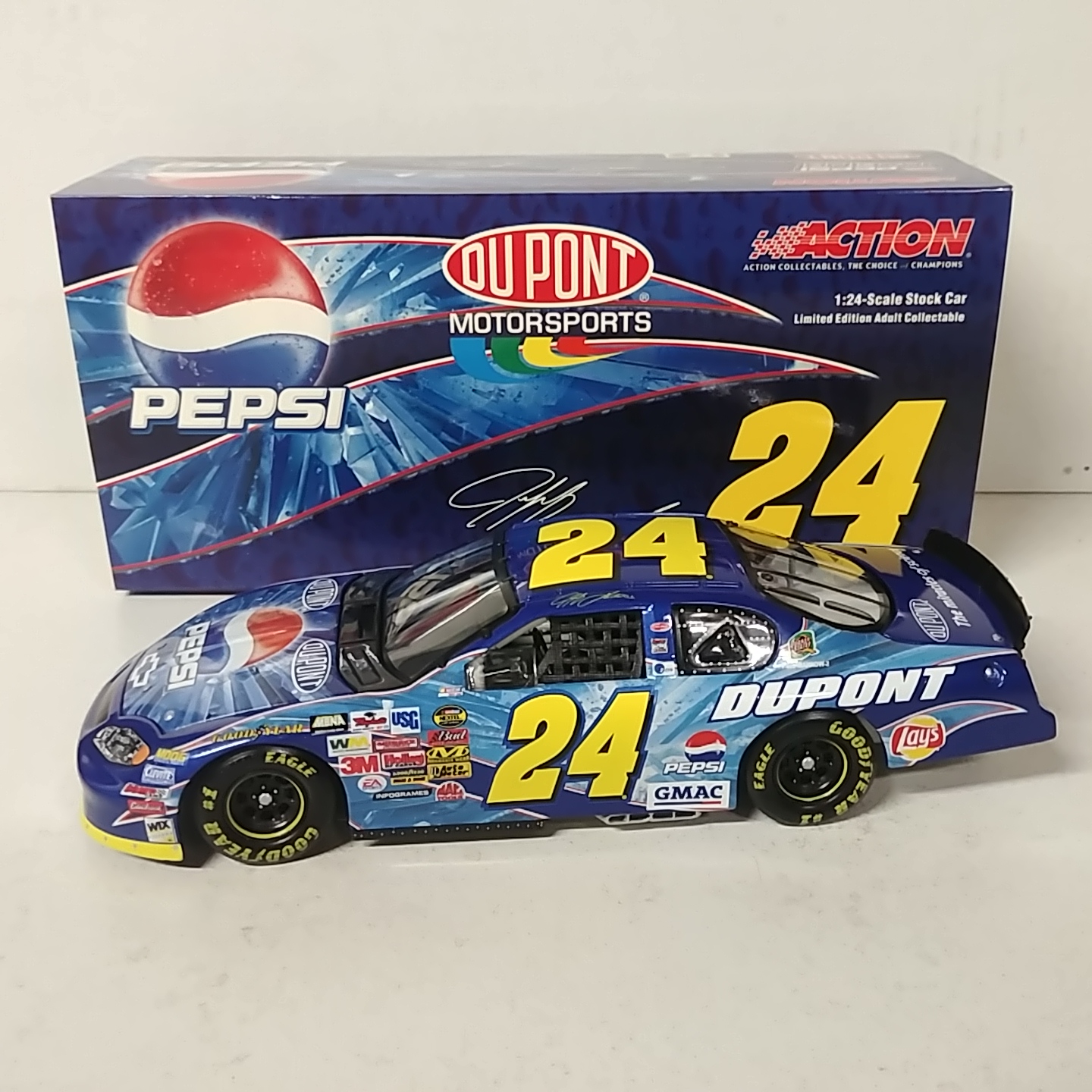 2004 Jeff Gordon 1/24th Pepsi "Shards" c/w car