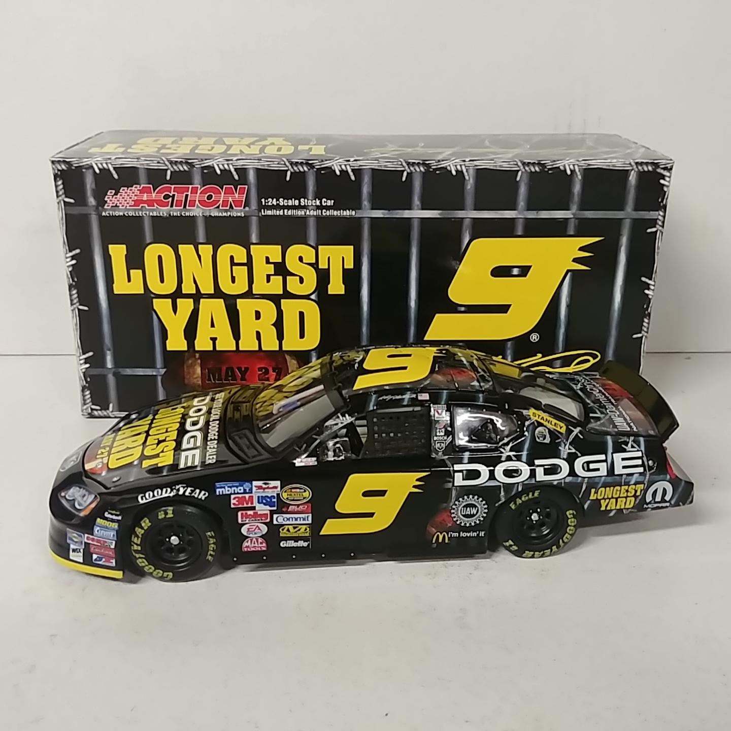 2005 Kasey Kahne 1/24th Dodge Dealers "The Longest Yard" c/w car