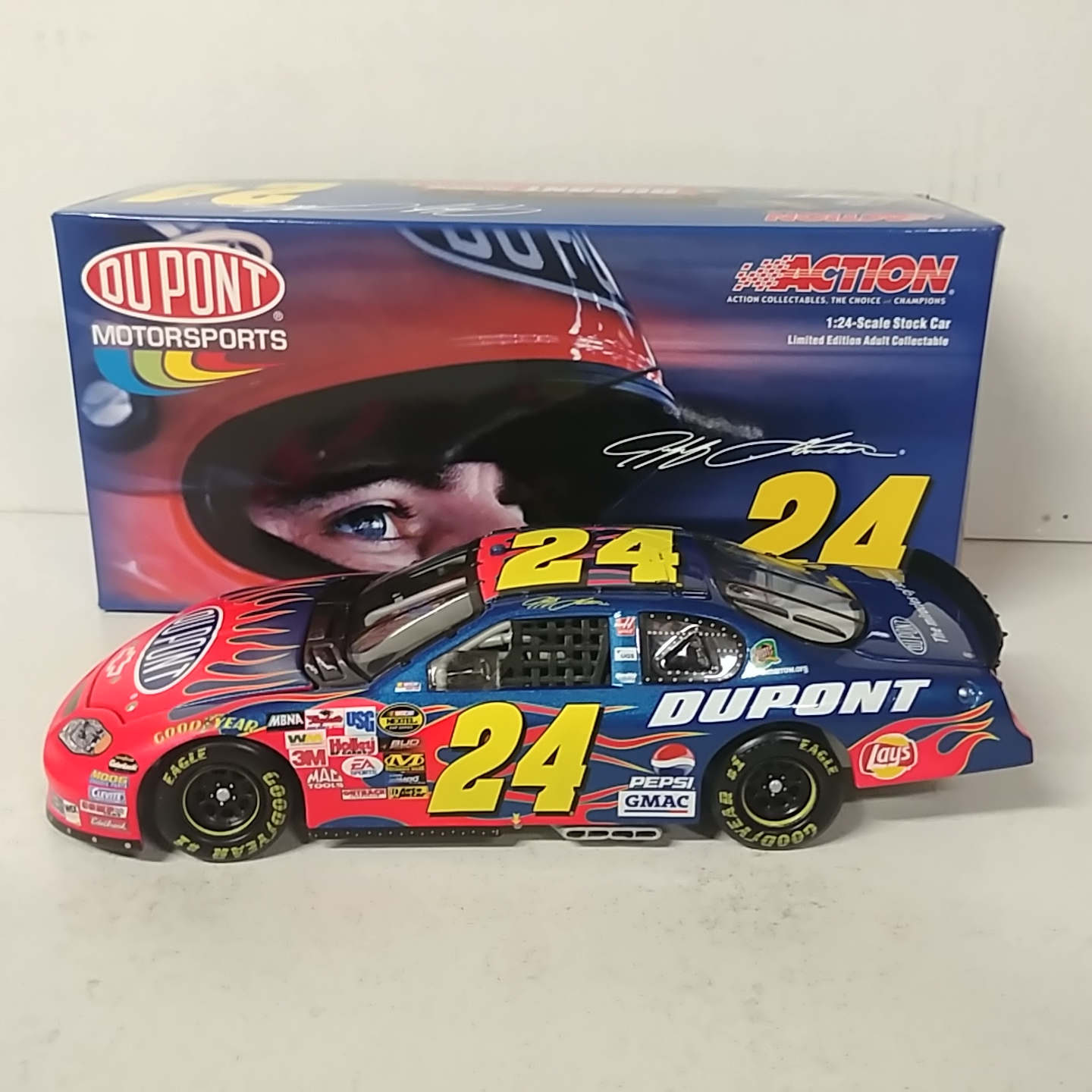 2005 Jeff Gordon 1/24th Dupont Monte Carlo