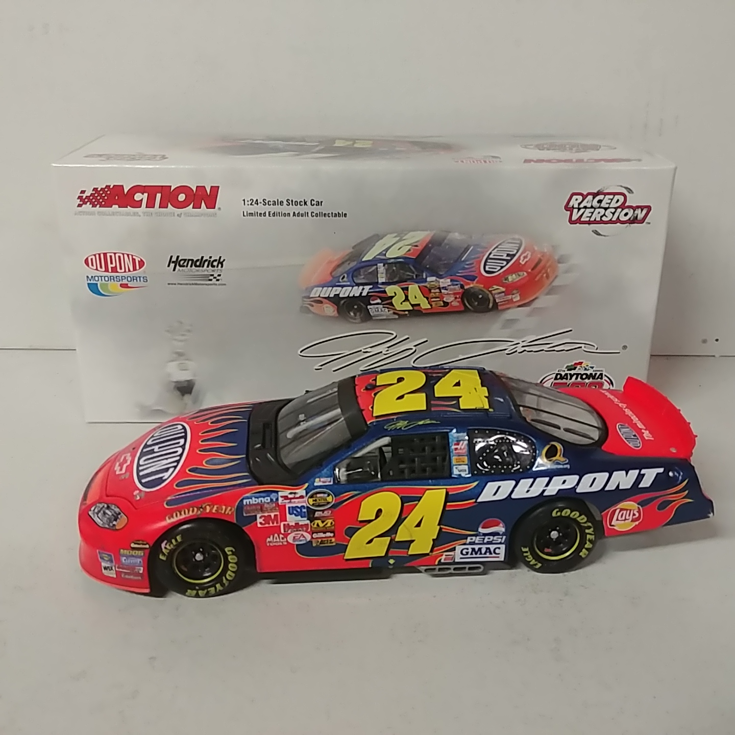 2005 Jeff Gordon 1/24th Dupont "Daytona 500 Win Raced Version" Monte Carlo