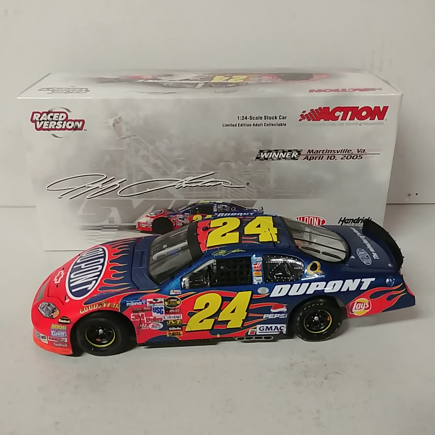 2005 Jeff Gordon 1/24th Dupont "Martinsville Win" Monte Carlo