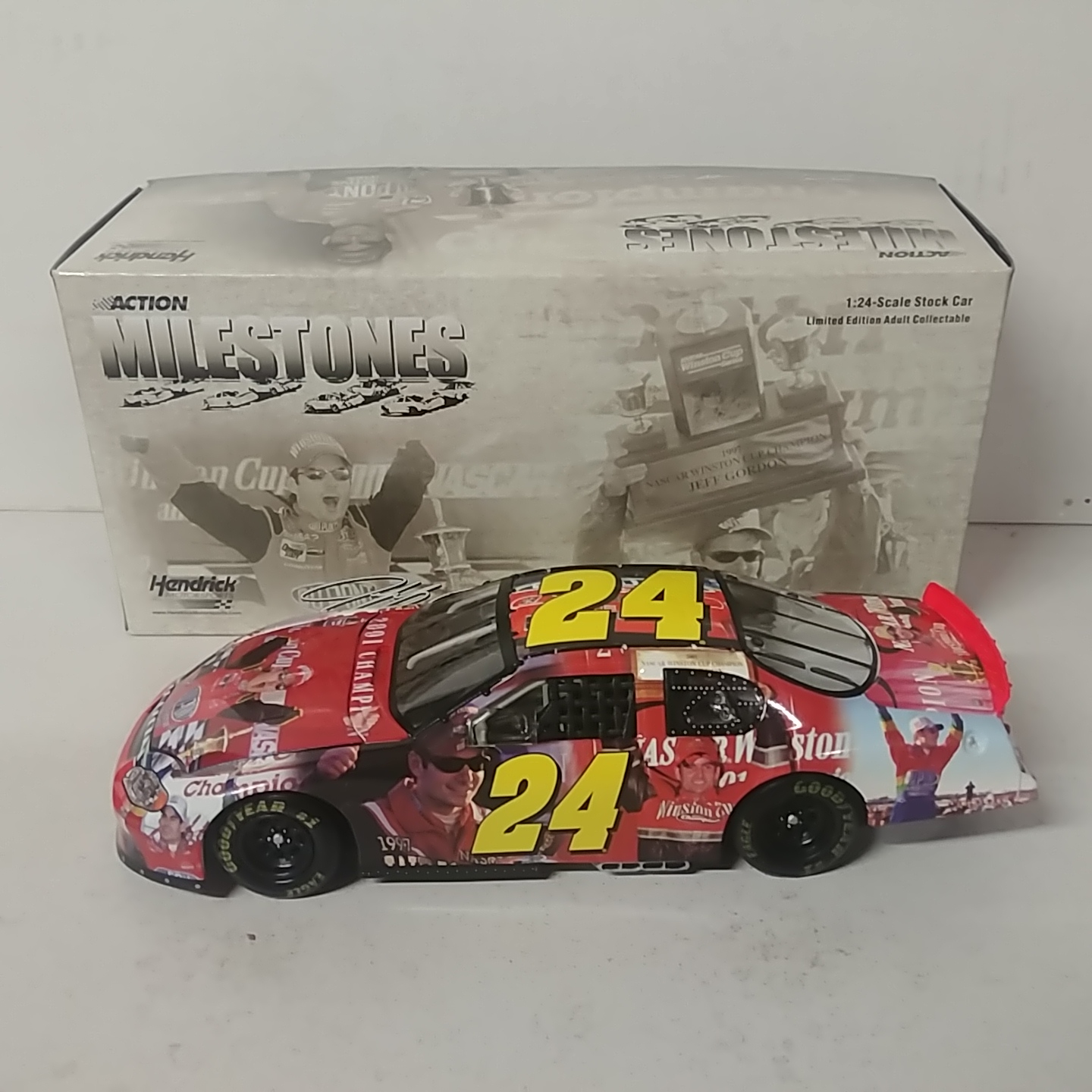 2005 Jeff Gordon 1/24th Milestones "4 Time Champion"  AP+ Monte Carlo