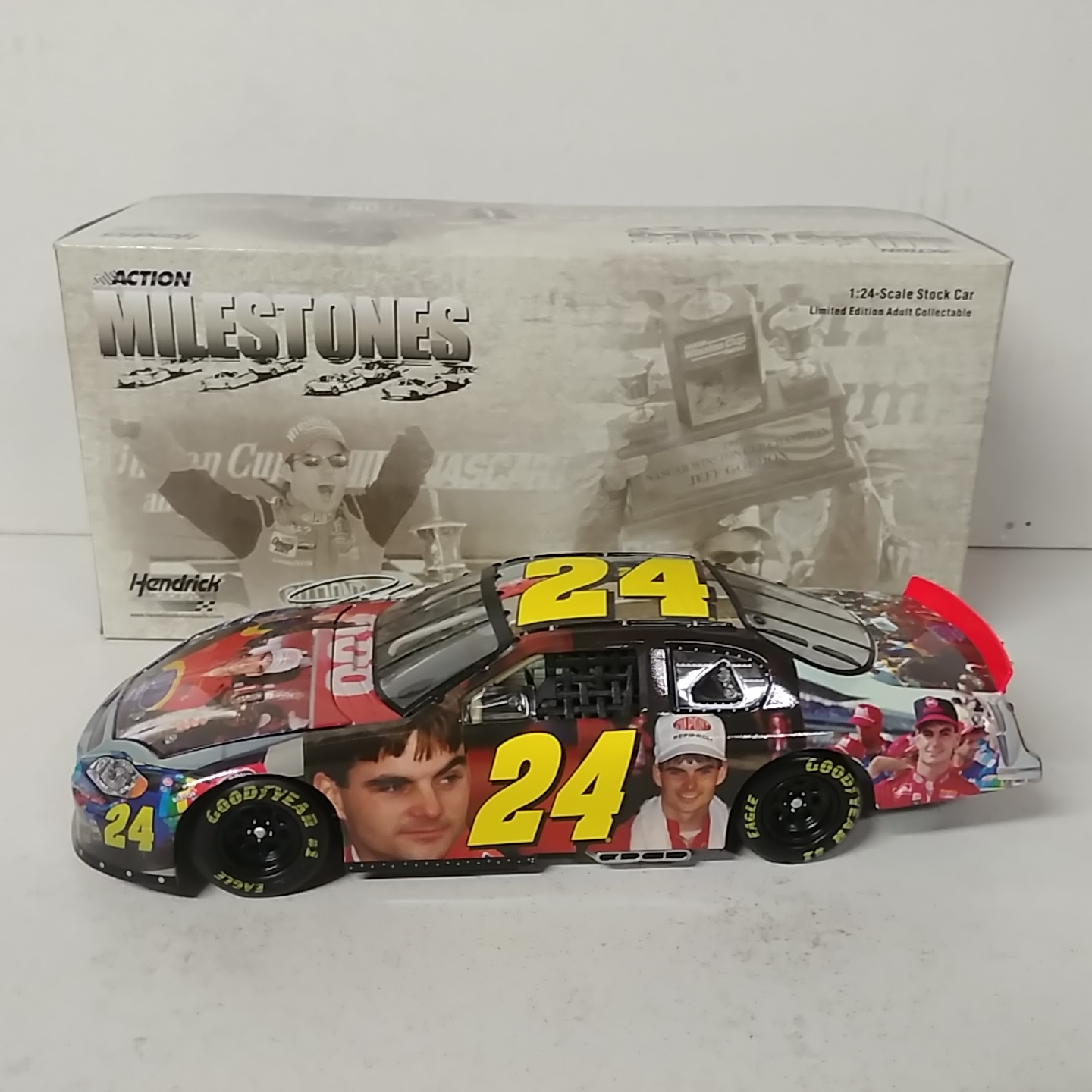 2005 Jeff Gordon 1/24th Milestones "1994 Charlotte 1st Win" AP+ Monte Carlo