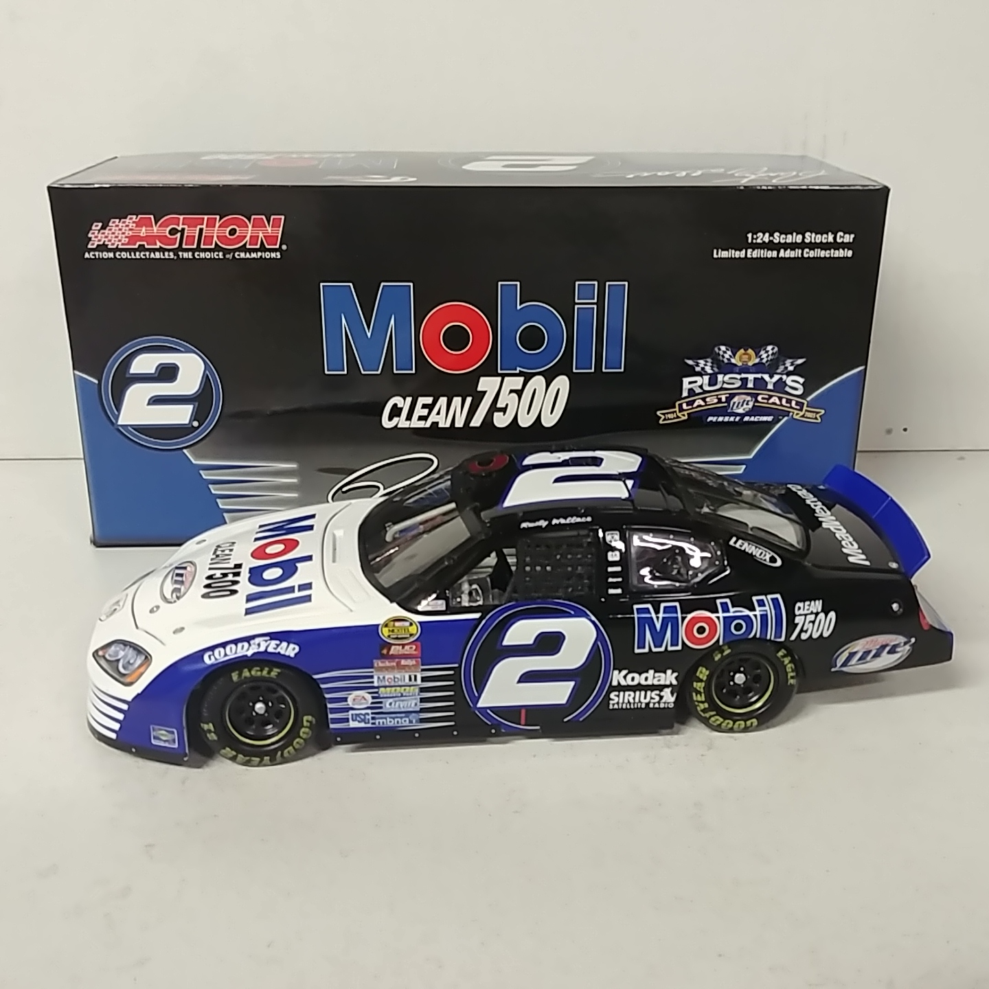 2005 Rusty Wallace 1/24th Mobil 1 c/w car