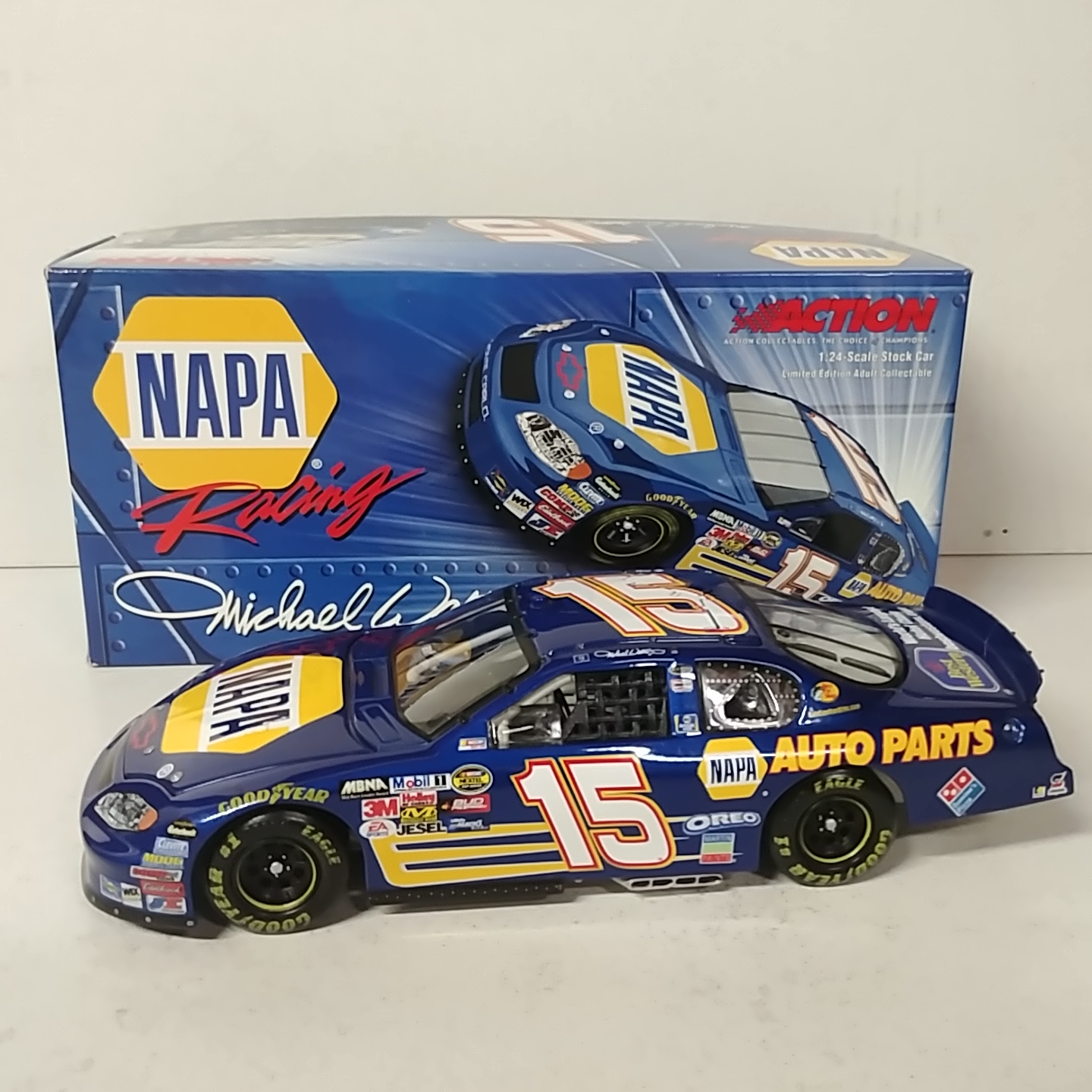 2005 Michael Waltrip 1/24th NAPA c/w car