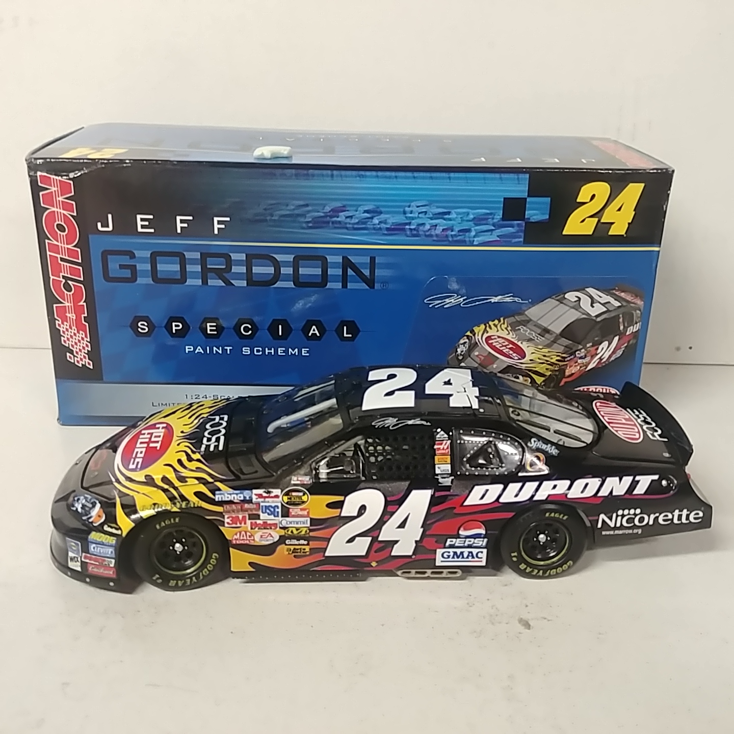 2006 Jeff Gordon 1/24th Dupont "Foose Custom Designs" Monte Carlo