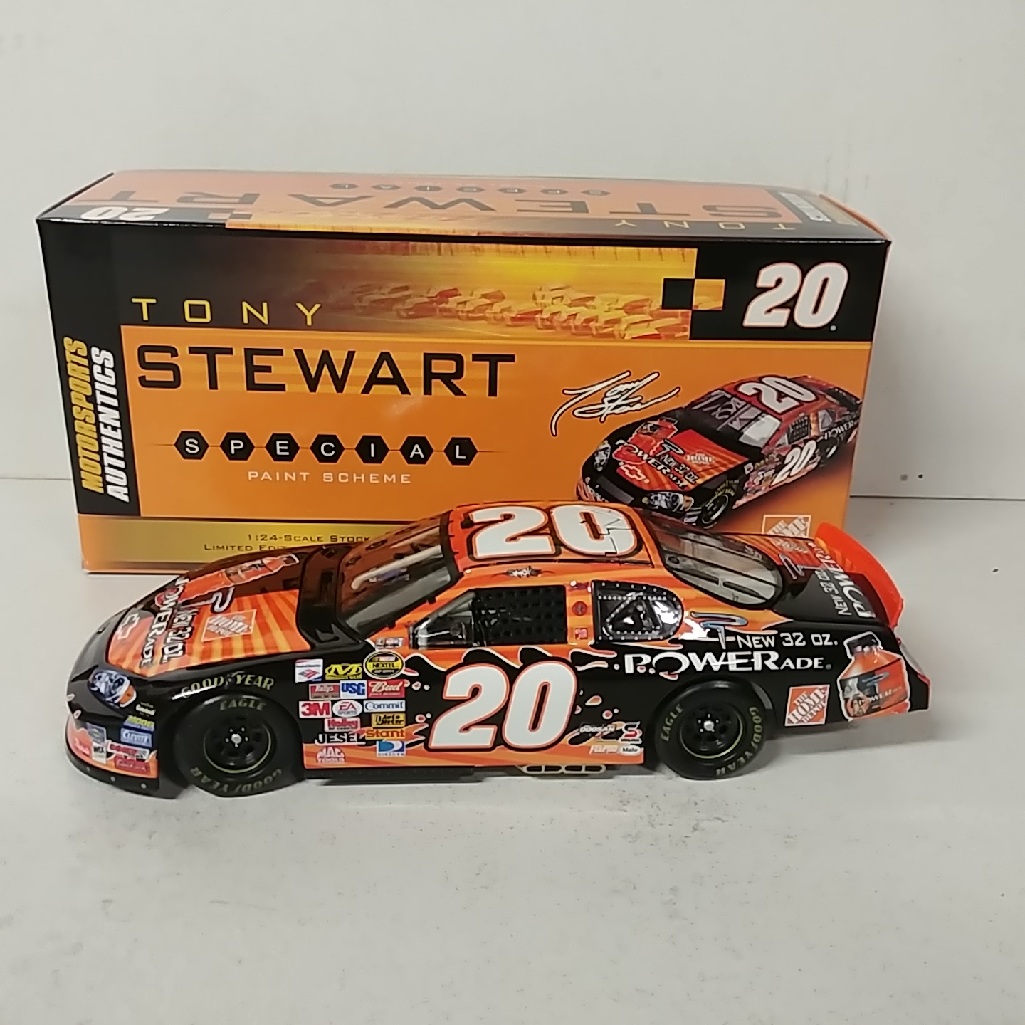 2006 Tony Stewart 1/24th Home Depot "Powerade" c/w car