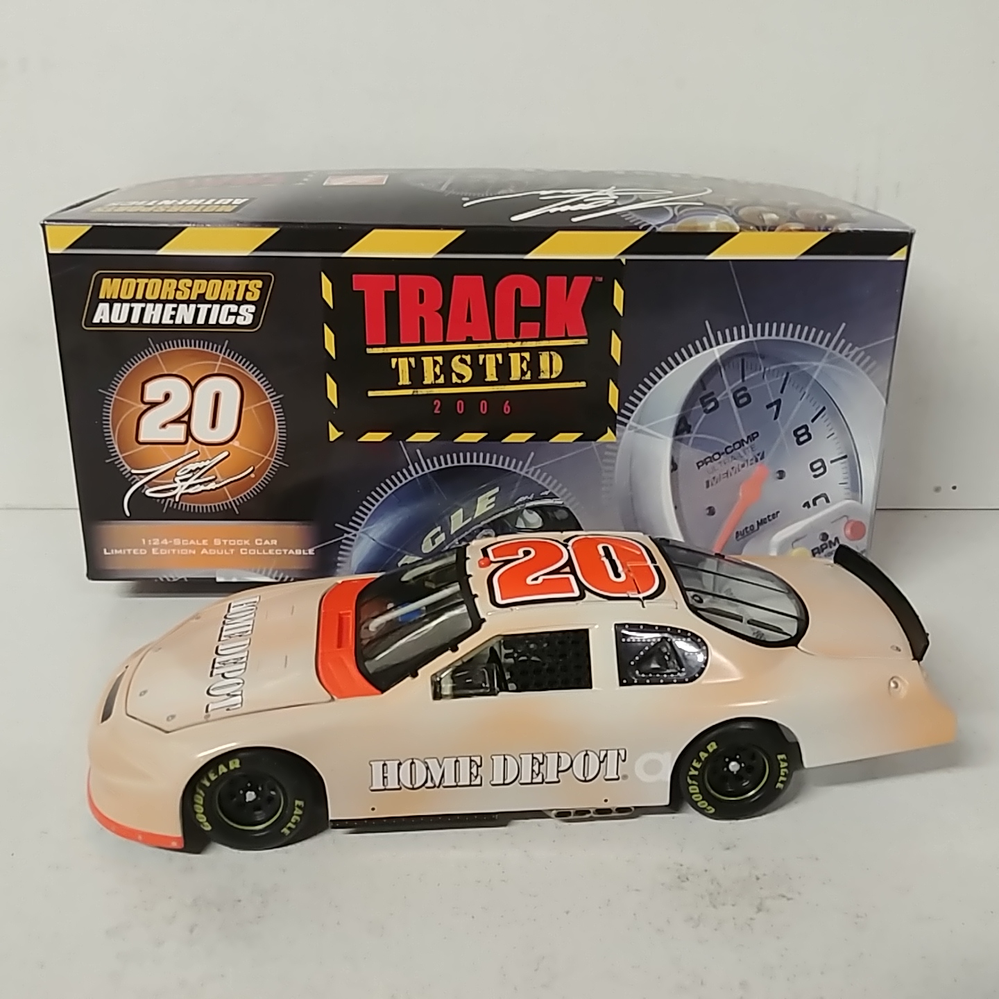 2006 Tony Stewart 1/24th Home Depot "Track Tested" c/w car