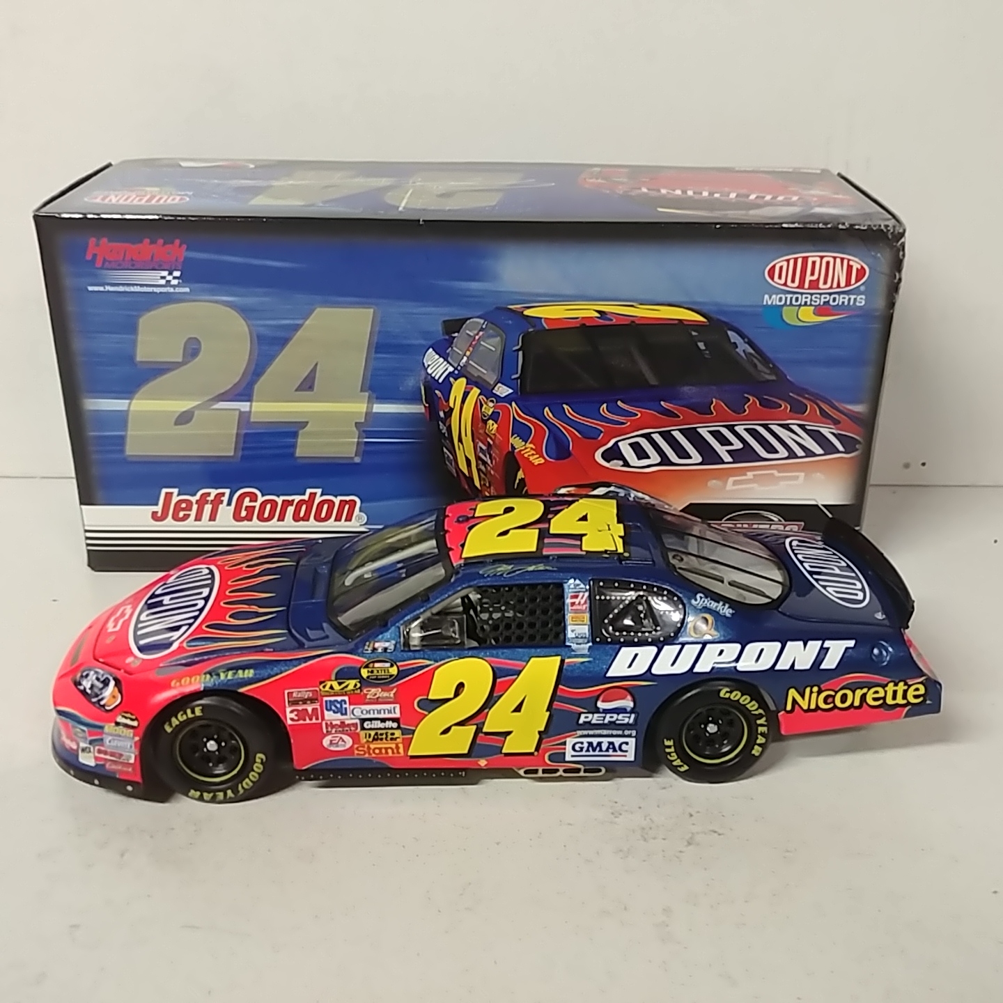 2007 Jeff Gordon 1/24th Dupont Monte Carlo SS