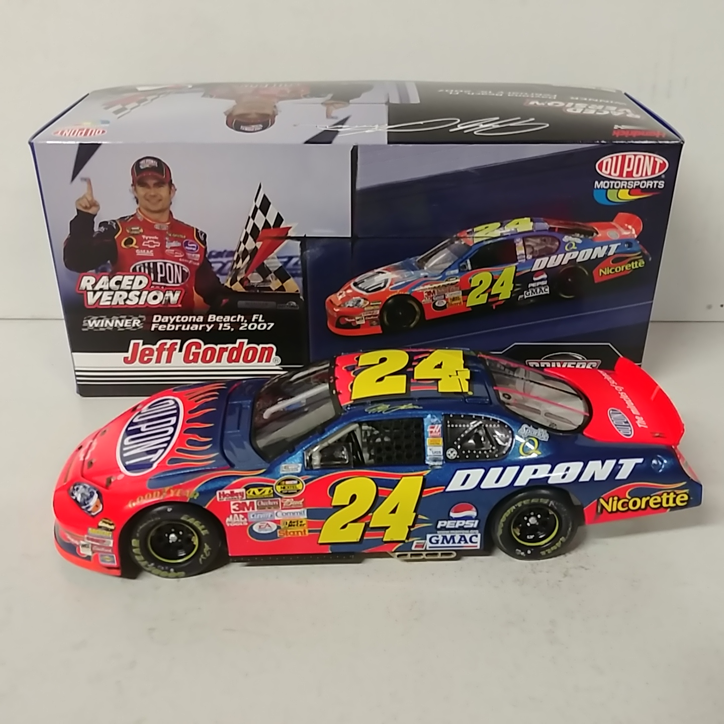 2007 Jeff Gordon 1/24th Dupont "Gatorade 150 Dual Winner" Monte Carlo SS