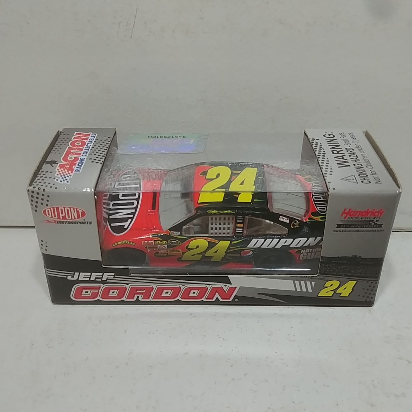 2009 Jeff Gordon 1/64th Dupont Pitstop Series car