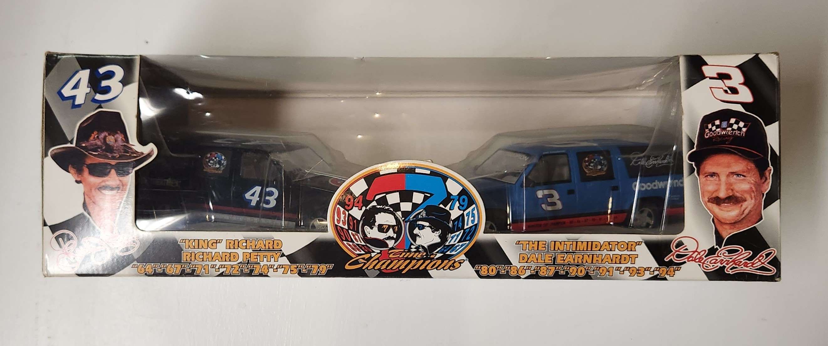 1994 Dale Earnardt Richard Petty 1/25th 7&7 Suburban Set