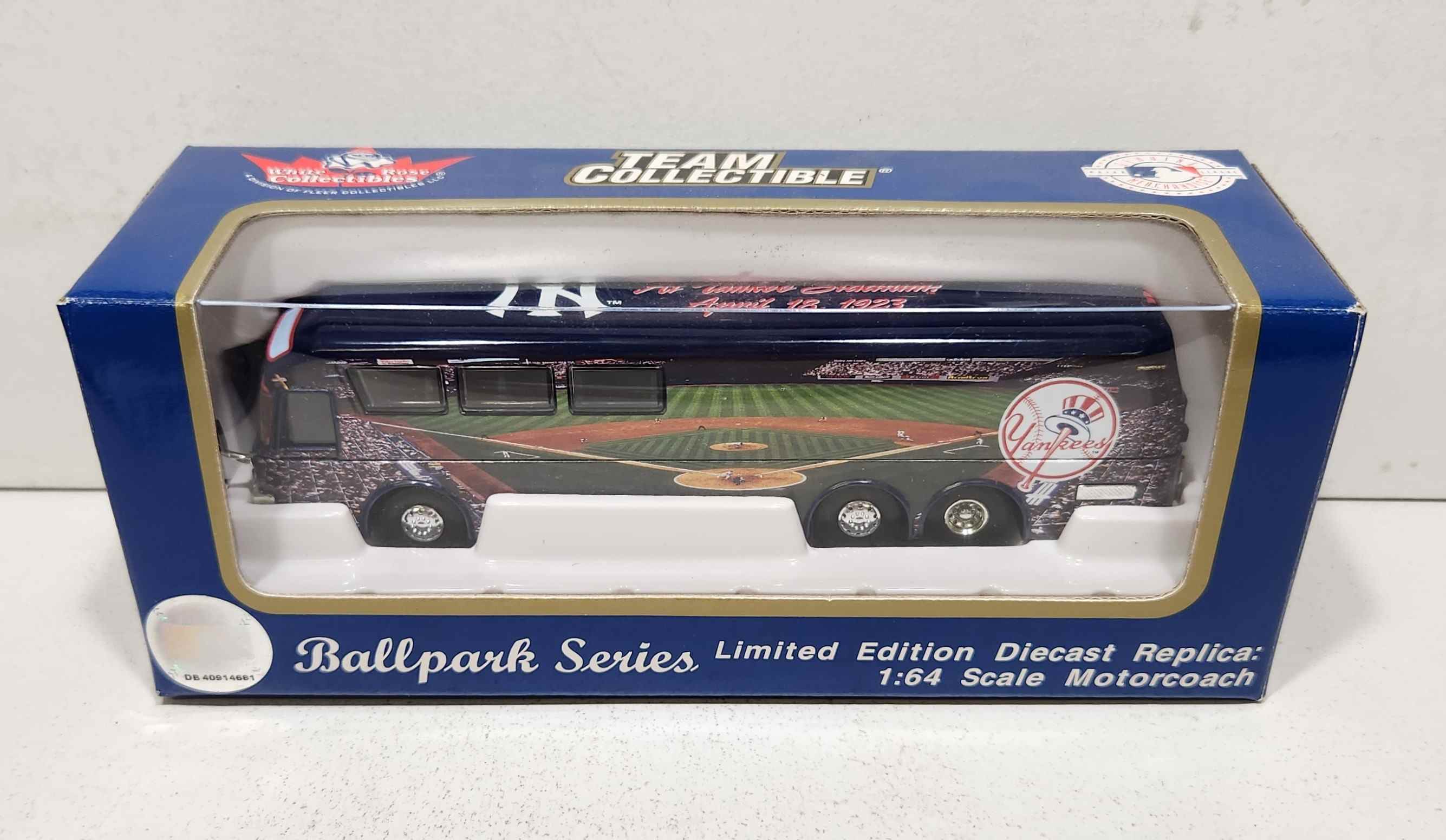 2001 New York Yankees 1/64th "Ball Park Series" Motorcoach