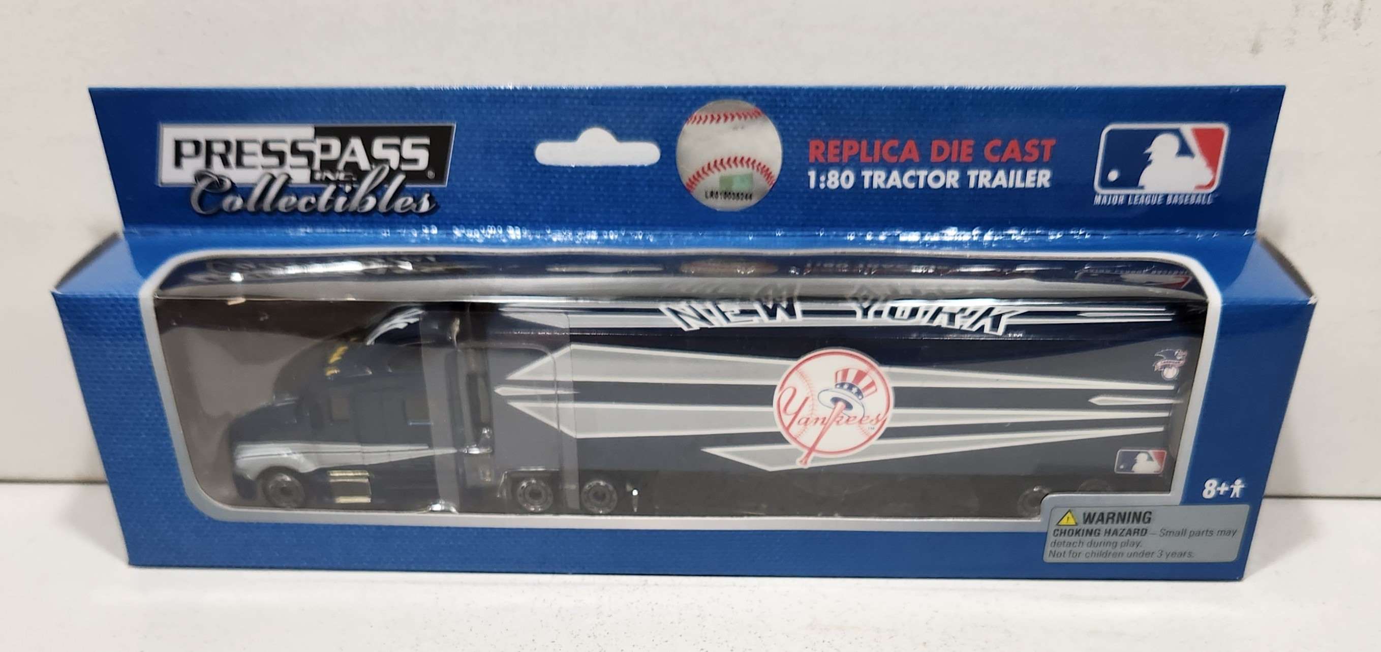 2009 New York Yankees 1/80th Transporter